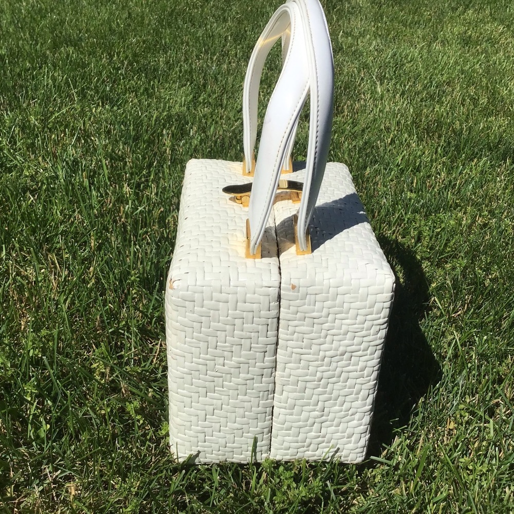 Vintage Koret White Wicker\Basket Purse - Picture 3 of 11